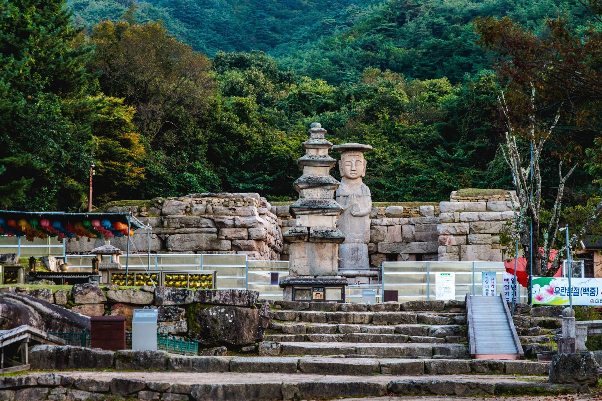 충주시 미륵대원지 관광지 풍경