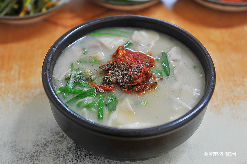 밀양 돼지국밥 실제 사진